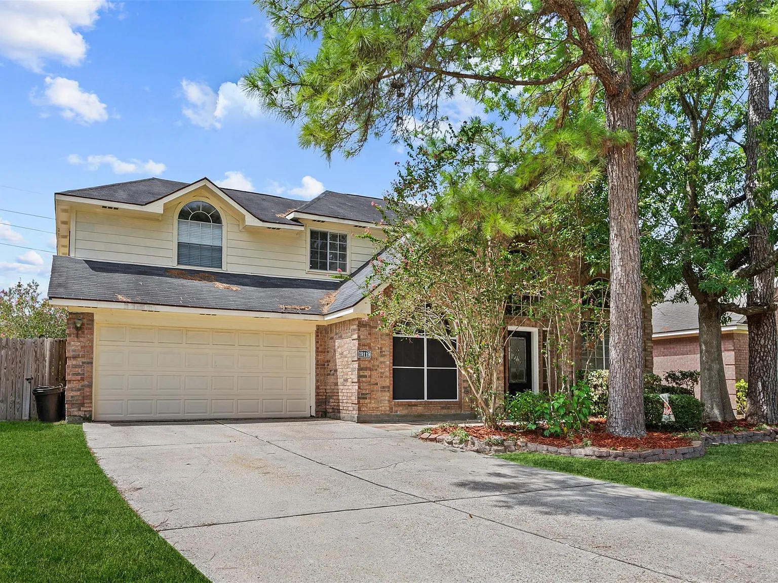 5 bed, 3.5 bath, 2864 sqft, $2,600 — Photo 1