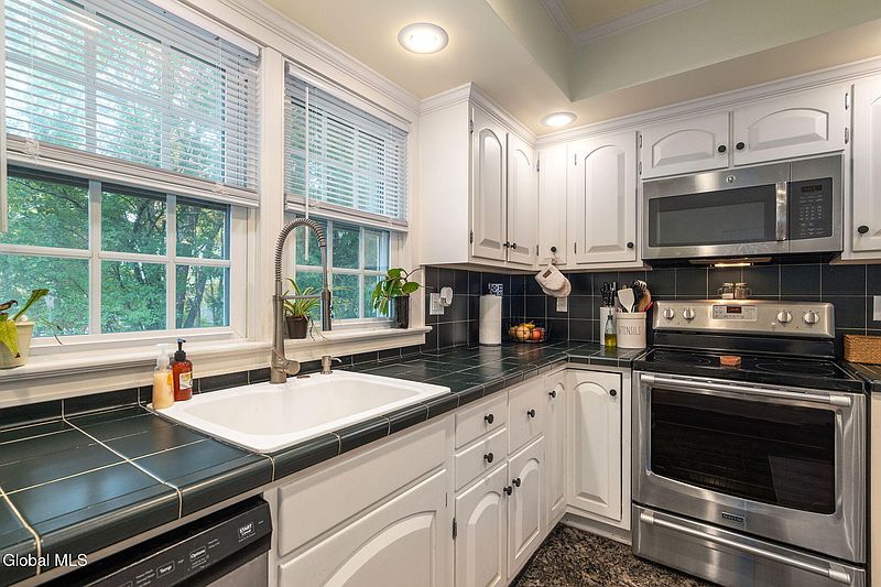 5th image of 4146 Albany Street