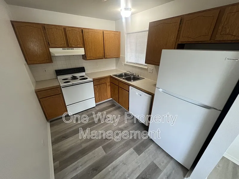 2 bed, 1.0 bath, $1,150 — Photo 3
