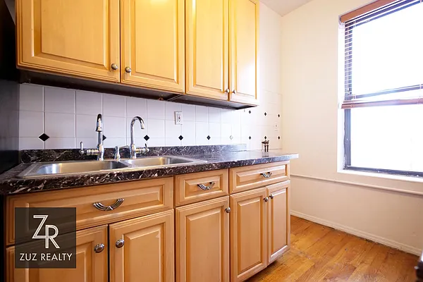 Rented by Zuz Realty | media 2