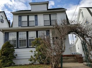 3 Stark Pl, Lynbrook, NY 11563