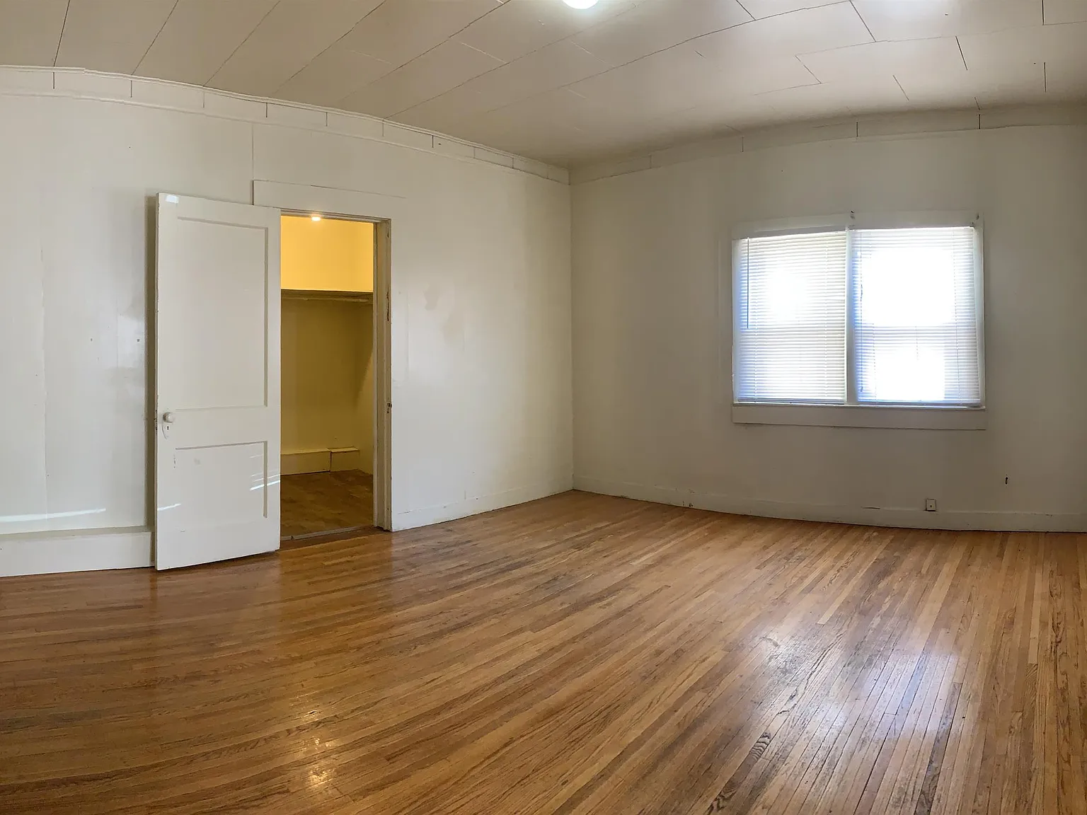 916 Axtell Apt C - Apt C — Photo 4