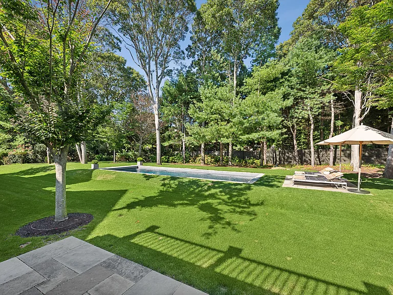 28 South Dr — Photo 9