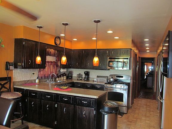 3rd image of 1701 Memorial Dr
