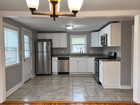 3rd image of 30 Amesbury St