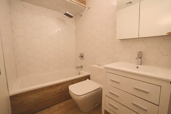 Rented by Evergreen Apartments BK | media 36