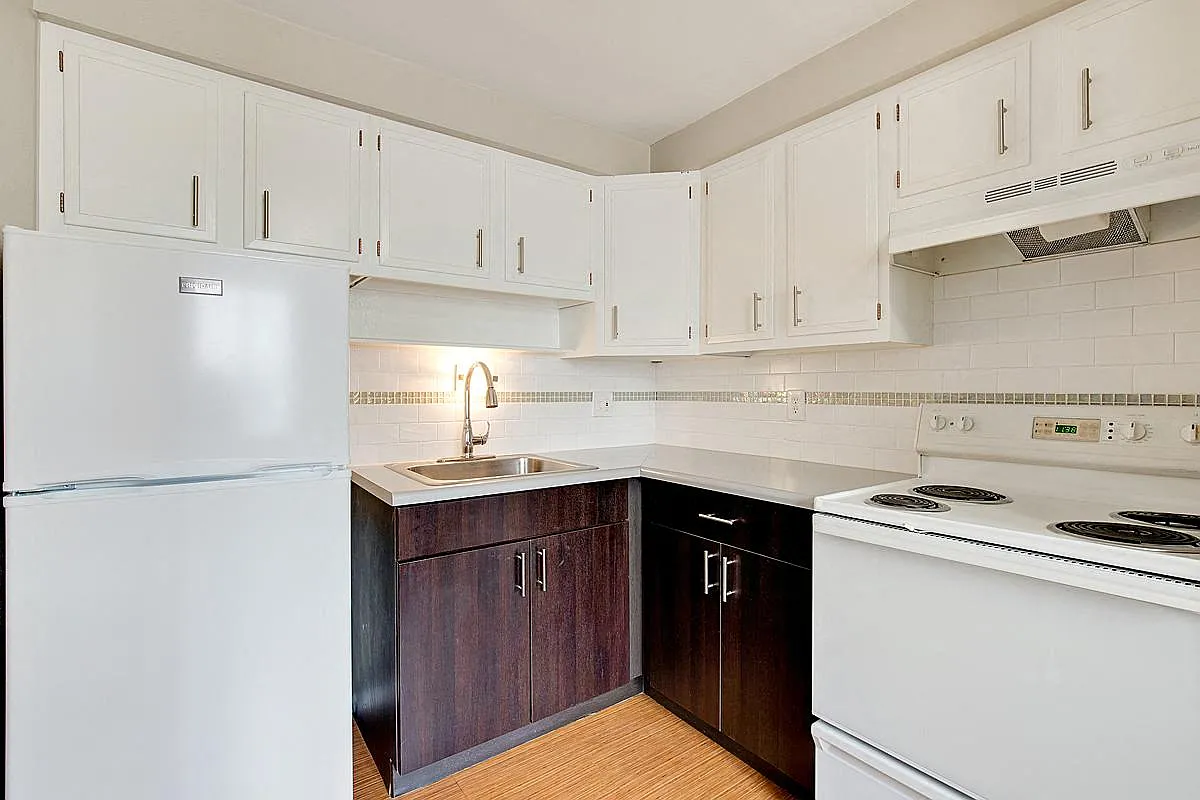 Topaz Apartments — Photo 3