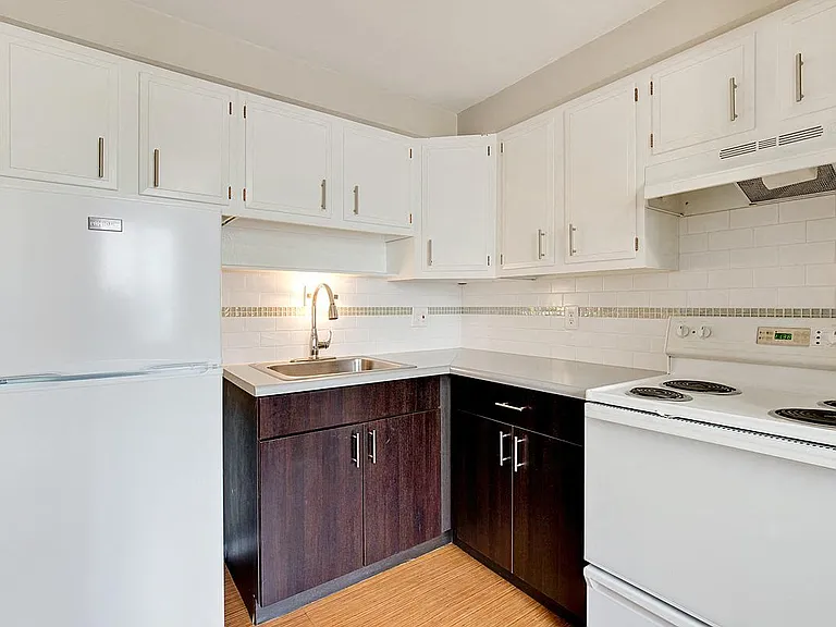 Topaz Apartments — Photo 3