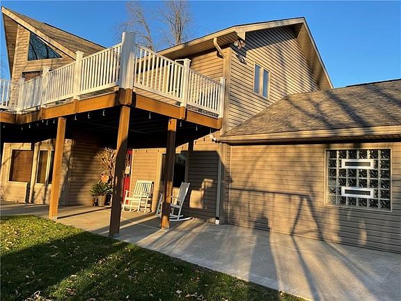 2nd image of 2020 Birchcrest Dr