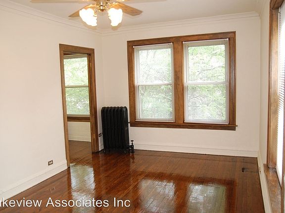 5th image of 526 W Belden Ave APT A1