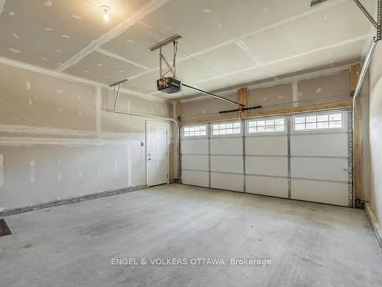 660 Terrier Cir S — Photo 25