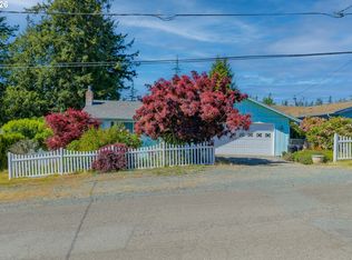 1707 View St, Myrtle Point, OR 97458