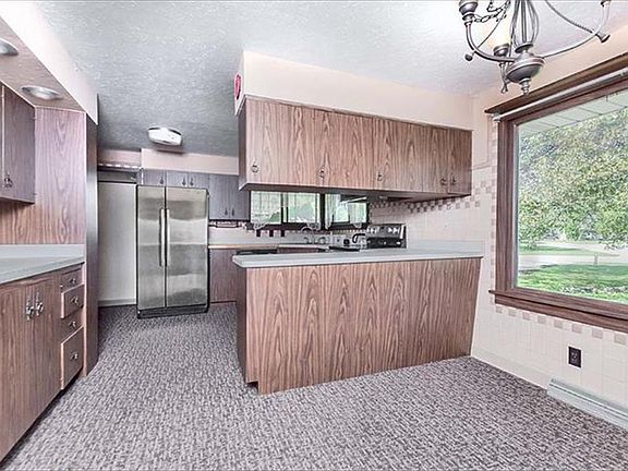 3rd image of 709 42nd Ave