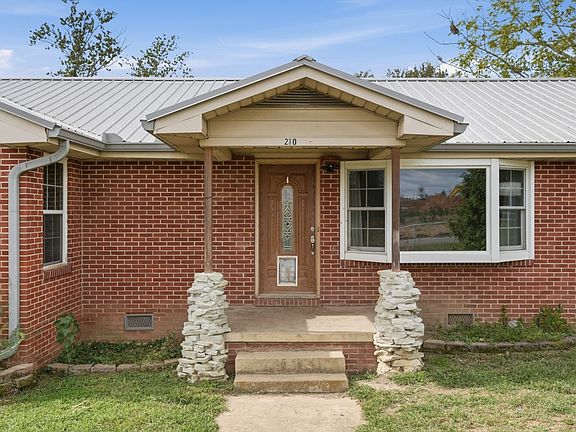 3rd image of 210 Cobb Rd