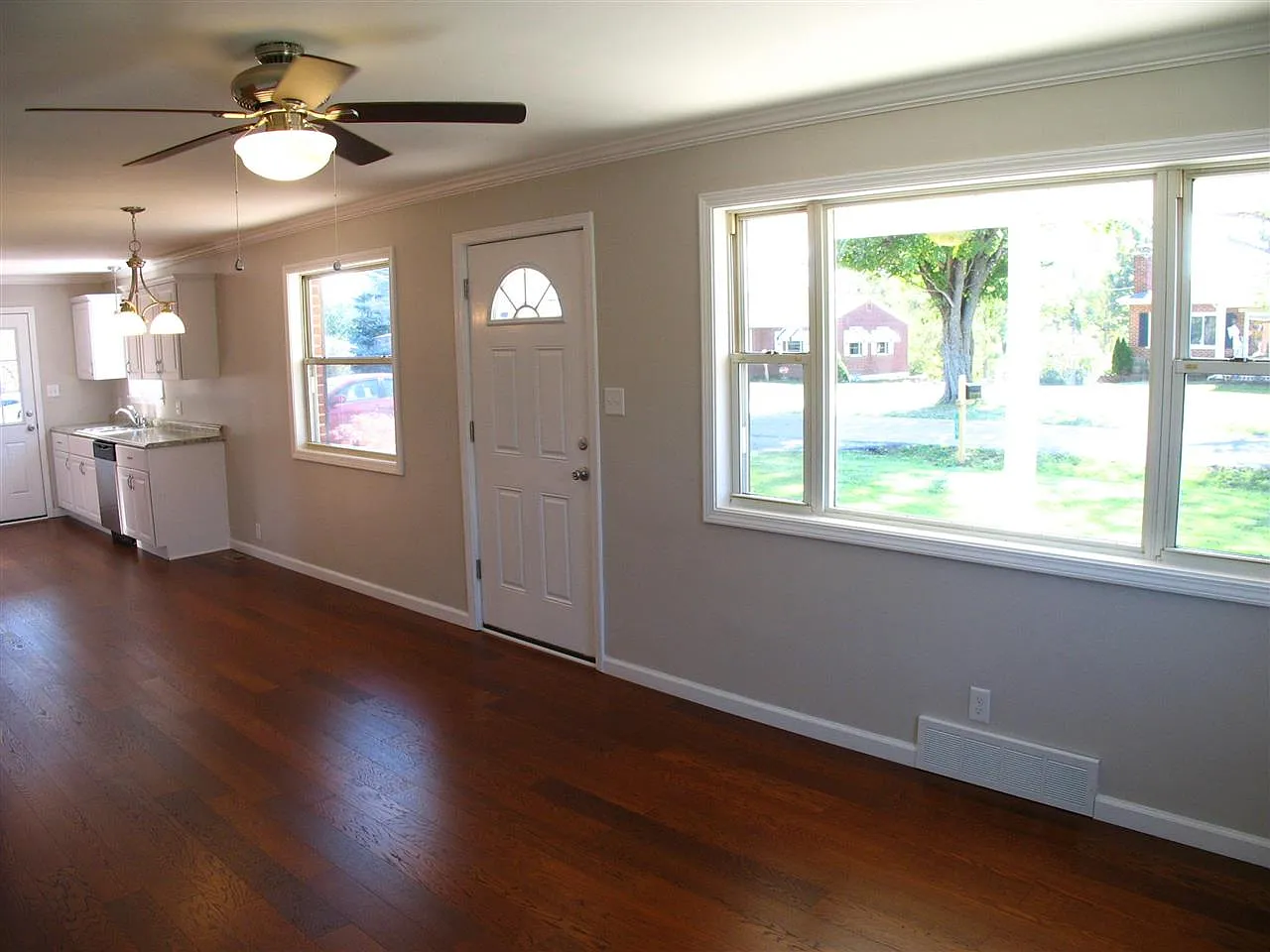 618 Skyway Dr photo 1