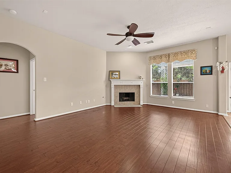 13719 Saxony Dr — Photo 10