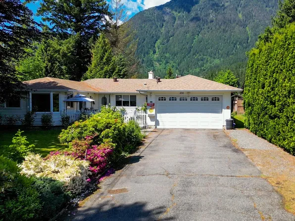 236 Water Ave, Hope, BC V0X 1L3