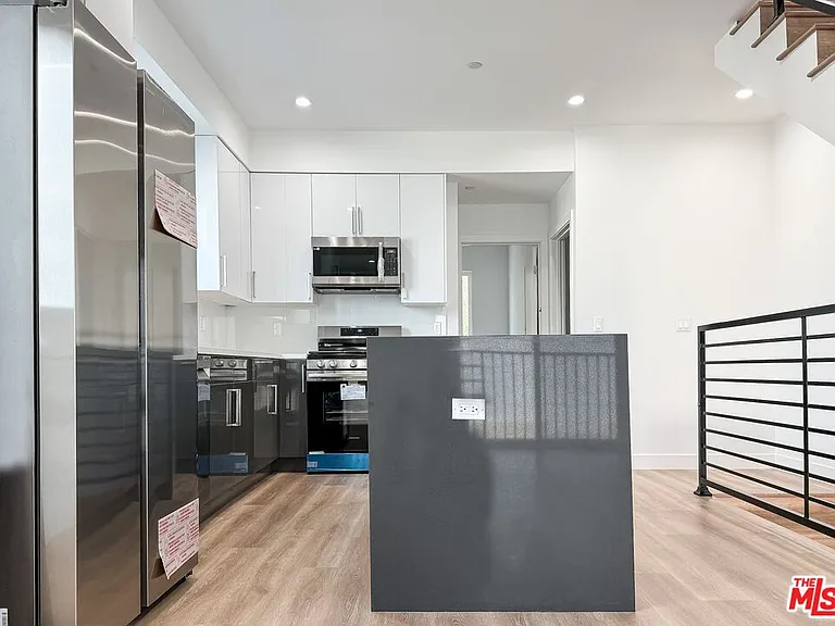 5338 Denny Ave — Photo 5