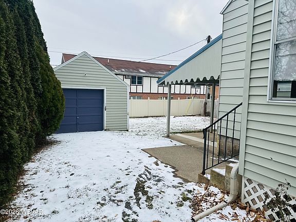 3rd image of 812 Woodland Ave