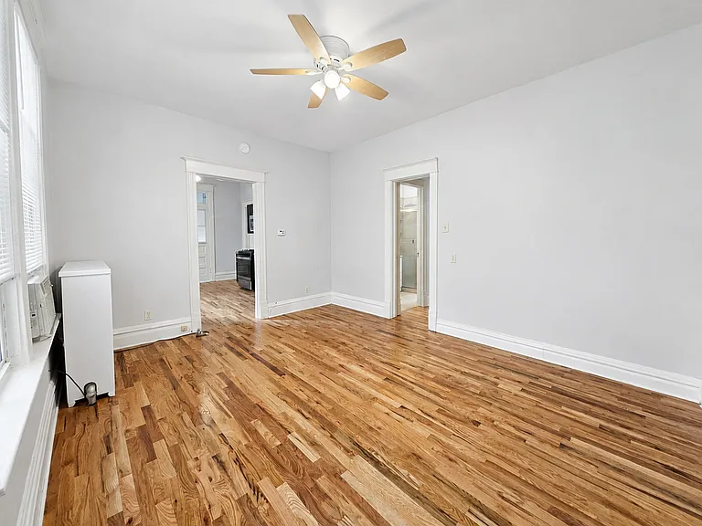3722 N Bosworth Ave #1R — Photo 6