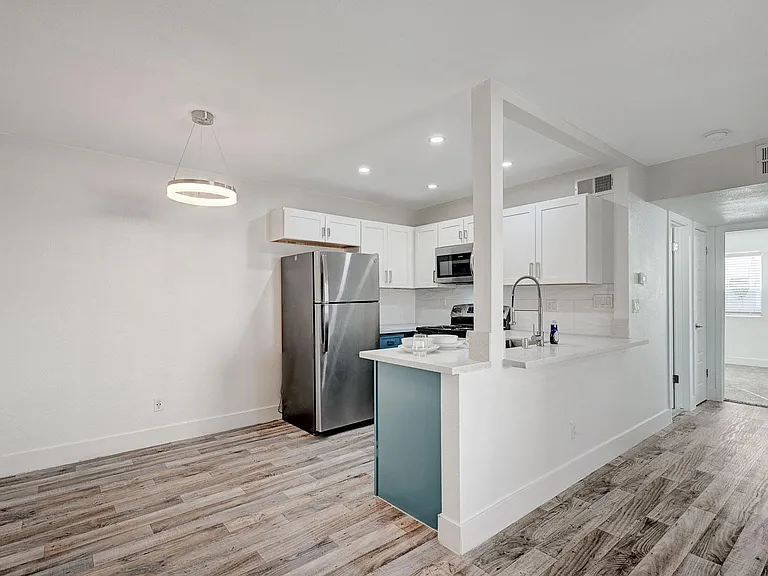 Rancho Vista Apartments — Photo 31