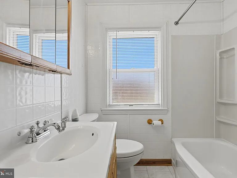 363 Gusryan St — Photo 16
