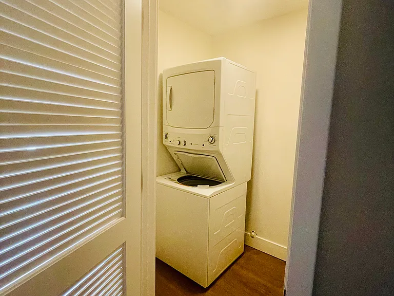 1x1 - 480 SqFt - Laundry Room
