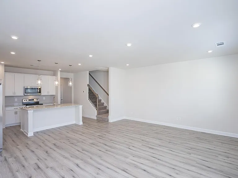 2031 Sperling Dr — Photo 10