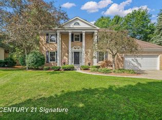 6105 Oak Meadows Ct, Midland, MI