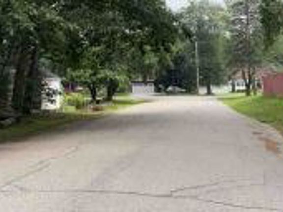 Exterior Neighborhood (street photo)