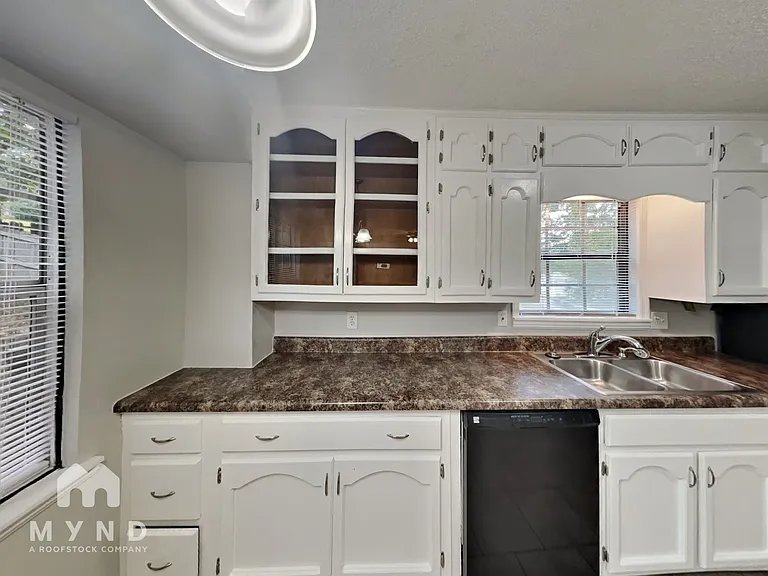 1172 Westridge Cir — Photo 4