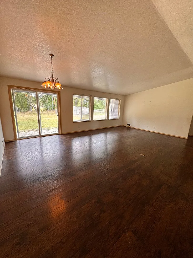 Newton Creek 3 bedroom 2 bath home — Photo 4