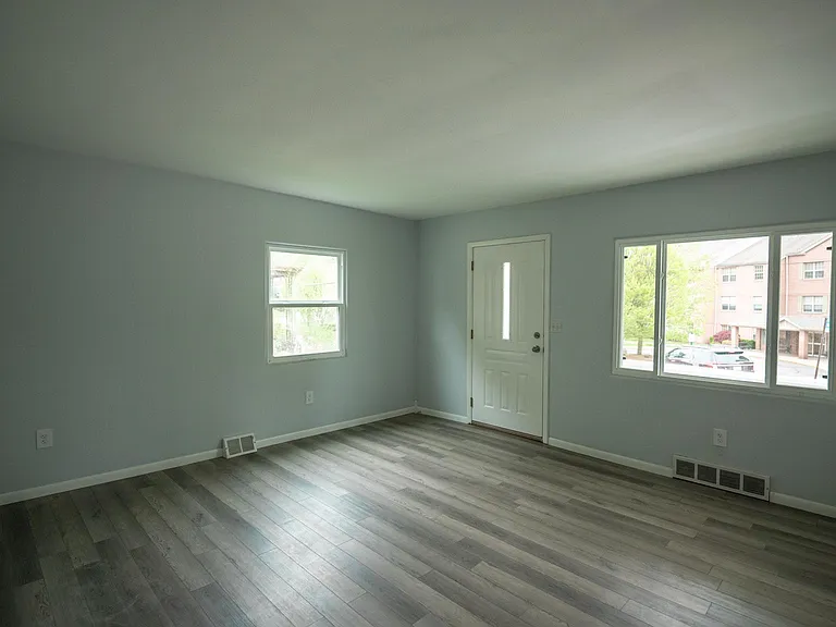 1109 Steuben St — Photo 3