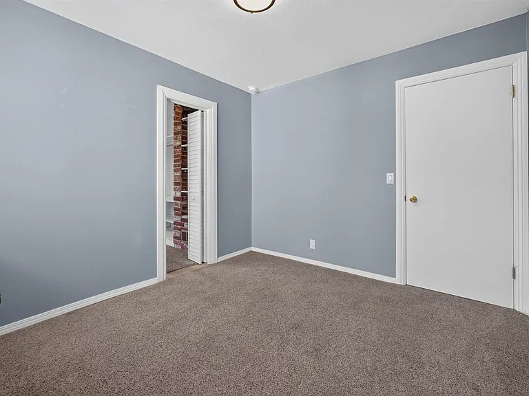 1201 W Baker Ave — Photo 32
