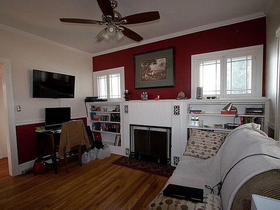 Guest room/library