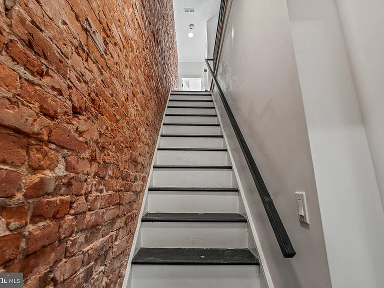 1332 W Toronto St #B — Photo 8