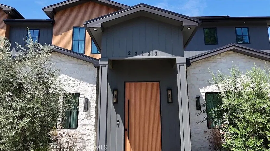 9 bed, 7.5 bath, 6400 sqft, $28,000 — Photo 2