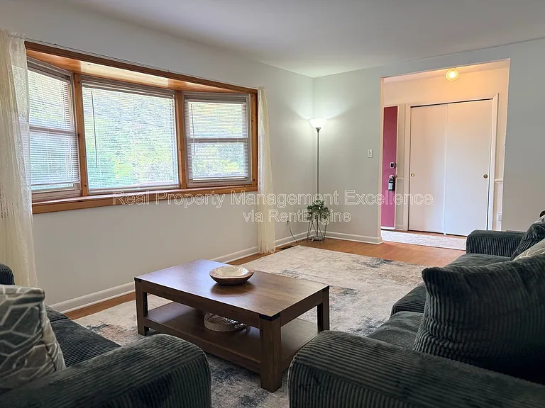 120 E Rowan St — Photo 6