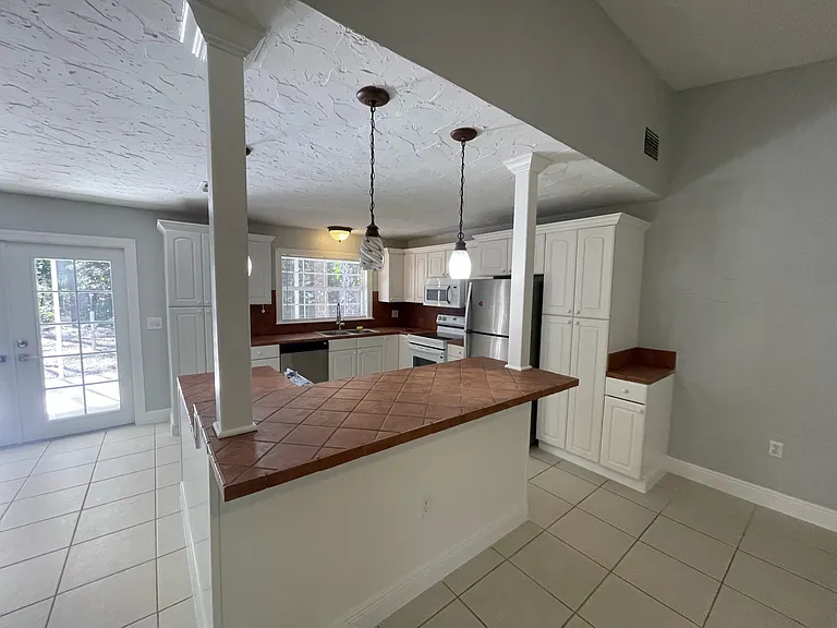6040 English Oaks Ln — Photo 2