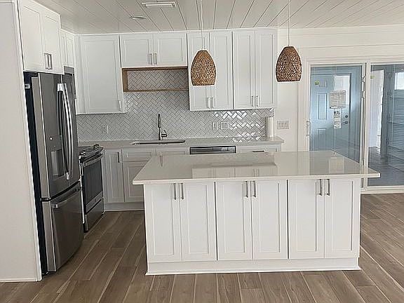 4th image of 221 Le Grand Dr