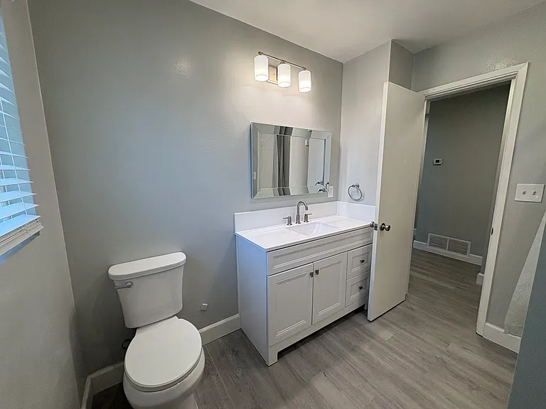 527 N Alameda Ave — Photo 5