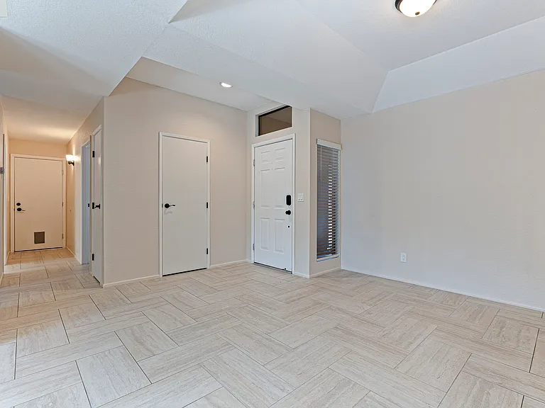 5557 N Crystal Mist Pl — Photo 8