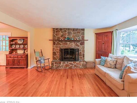 5th image of 72 Stannard Ave