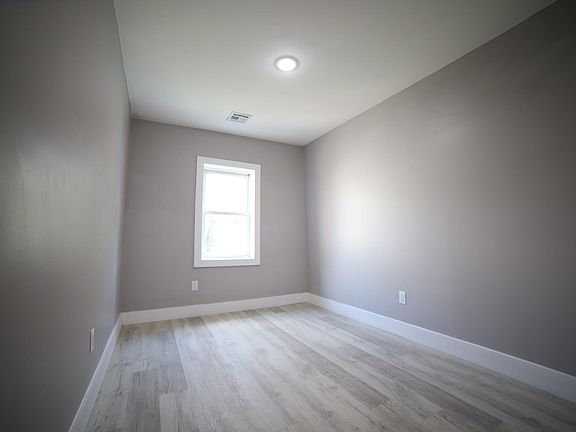 3rd image of 400 Baldwin Ave Floor 2