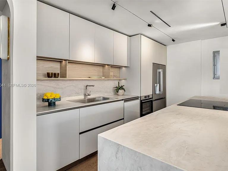 800 West Ave #11 — Photo 26