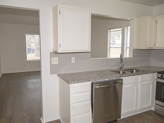 3rd image of 5660 Bradley Cir