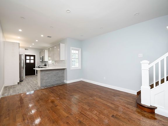 5th image of 1714 E 51st St