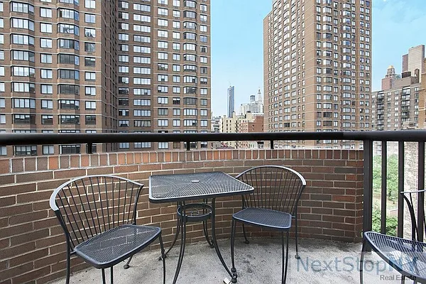 Rented by NextStopNY | media 69