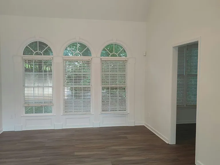 6806 Lombard Ct — Photo 6