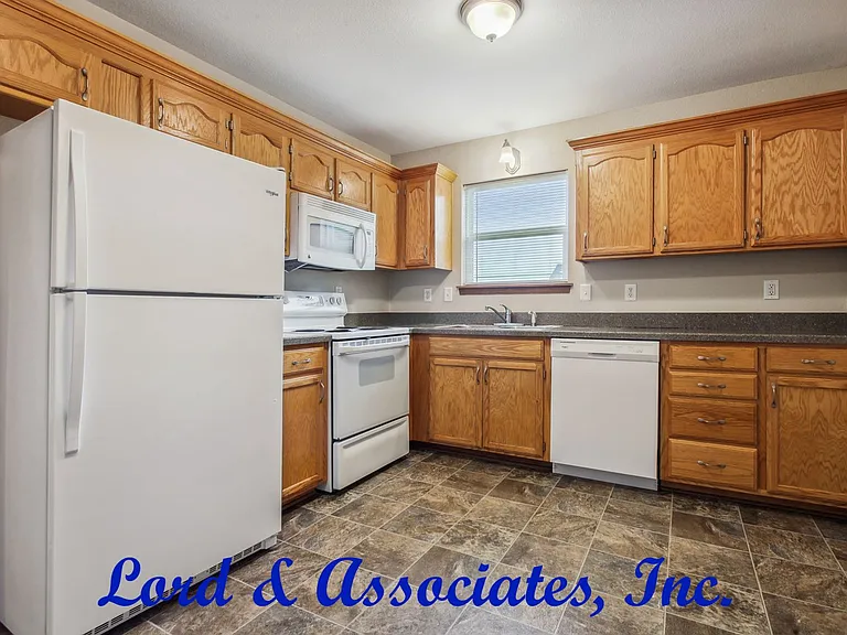 1210 NW Willow Dr — Photo 10